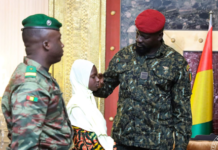 Humanitaire : Le Président de la transition console Mlle Safiatou Diallo qui a perdu ses parents dans un incendie
