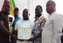 Promotion de la paix en Guinée: Bakari Diaby décoré ambassadeur