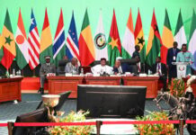 Afrique: Burkina, Mali et Guinée appellent à la levée des sanctions de la Cédéao et de l’Union africaine