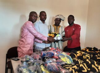 Football : Des équipements sportifs offerts à l’équipe de Makona FC