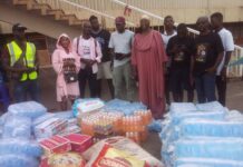 Humanitaire : Yama Séga apporte son soutien aux sinistrés de Kaloum