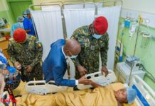 Explosions du dépôt d’hydrocarbures de Conakry : Quelques images du Colonel Mamadi Doumbouya sur le site endommagé et visite les malades