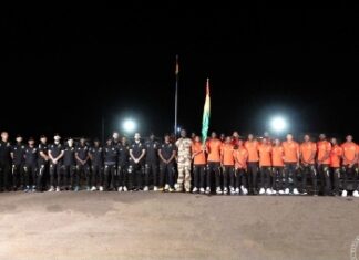 Camp Kalako : le Col. Doumbouya remet officiellement le tricolore au Syli national