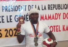 Iya Traoré présente son passeport diplomatique et son projet pour la jeunesse guinéenne !