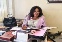 ’’Nous travaillons dur pour subvenir à nos besoins et ceux de nos familles’’, dixit Mme Camara Aissata Bilivogui, responsable du Service administratif et financier du quotidien national Horoya.