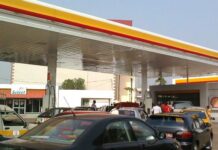 Conakry : Les longues files d’attentes reprennent devant les stations-services