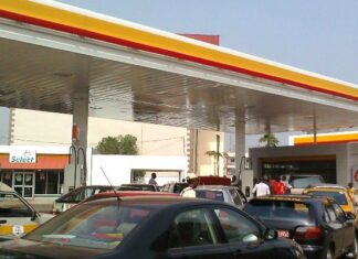 Conakry : Les longues files d’attentes reprennent devant les stations-services