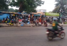Devanture de la Grande Mosquée Fayçal : insalubrité chronique et explosion de la mendicité