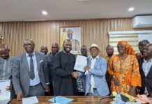 Malgré le boycott, le SLECG et le Gouvernement signent un protocole d’accord sur les primes des enseignants