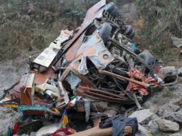 Népal : un ressortissant chinois porté disparu après l’accident d’un bus dans le centre du pays