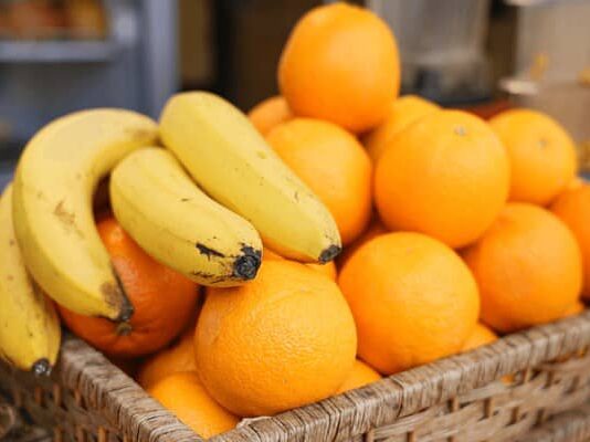 Santé/la banane et l’orange : deux alliées naturelles pour la santé humaine