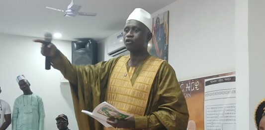 Litterature : Mohamed Ben Bentoura Bangoura dédicace le livre sacré » Wakara Gan »