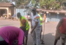 Conakry : La jeunesse de Yattaya Plateau mobilisée pour l’assainissement de son quartier