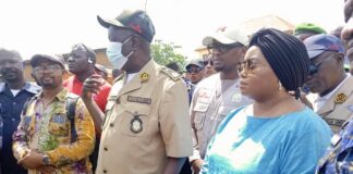 Guinée : Fatima Camara apporte le soutien du gouvernement aux victimes de l’incendie du grand marché de N’Zérékoré