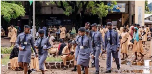 Examens nationaux en Guinée : les élèves du Prytanée militaire composent aux côtés des autres candidats