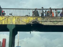 Conakry : Devenue un marché public, la passerelle de Bonfi menace la vie des usagers