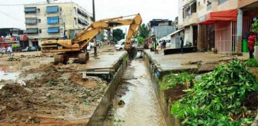 Conakry : les caniveaux ouverts, un danger permanent pendant la saison des grandes pluies